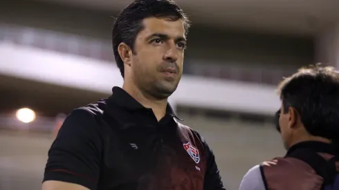 Agif/Itawi Albuquerque - João Burse aguarda reforços no Vitória.