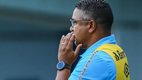 Foto: Pedro H. Tesch/AGIF - Roger Machado: técnico alterou o esquema do Grêmio contra o Londrina