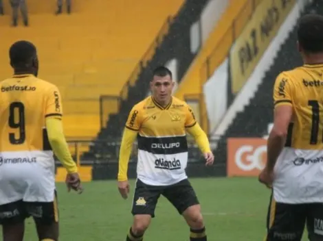 Leo Costa comemora gol, mas lamenta empate do Criciúma contra o Náutico