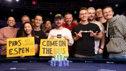 Patrick Leonard e Espen Jorstad ganharam os primeiros braceletes da carreira (Foto: Reprodução/PokerNews)