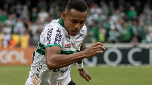 Foto: Robson Mafra/AGIF – Igor Paixão: atacante é baixa no Coritiba contra o Fortaleza