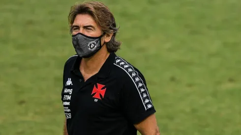 Foto: Thiago Ribeiro/AGIF – Ricardo Sá Pinto age nos bastidores e pode tirar jogador do Náutico