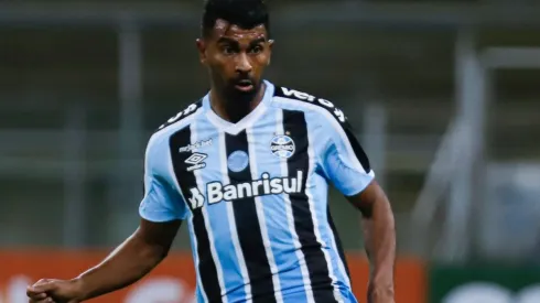 Foto: Maxi Franzoi/AGIF - Thiago Santos: volante tem moral com o técnico gremista