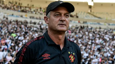 Foto: Thiago Ribeiro/AGIF | Lisca afirmou que torcida do Vasco é exemplo a ser seguido