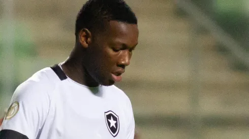 Foto: Fernando Moreno/AGIF - Patrick de Paula: rebateu críticos e pediu apoio ao Botafogo