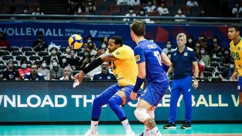 Leal (com a bola) terminou como o maior pontuador do jogo