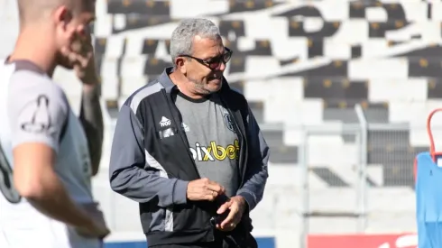 Foto: Flickr oficial da Ponte Preta – Hélio durante treino.