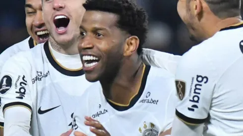 Foto: Fotobairesarg/AGIF - Gil converteu a última penalidade do Corinthians.