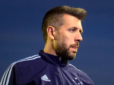 Pezzolano pode perder meia na próxima janela de transferência e alerta é ligado