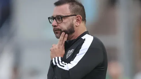 Foto: Pedro Souza / Atlético - Turco Mohamed pode ter ausência de Pedrinho para enfrentar Palmeiras de Abel Ferreira