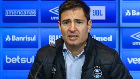 Foto: Lucas Uebel/Grêmio - Cerri falou com os representantes do jogador.