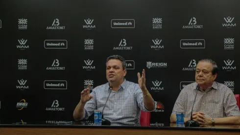 Foto: Flickr oficial do Atlético-GO - Adson em coletiva.