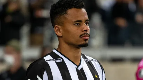 Foto: Alessandra Torres/AGIF - Allan retorna para a equipe do Atlético em confronto diante do São Paulo