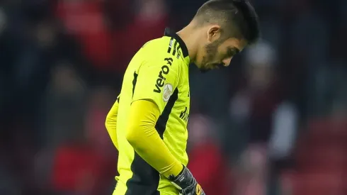 Foto: Pedro H. Tesch/AGIF - Daniel foi vaiado pela torcida do Inter após pênalti cometido contra o Colo-Colo