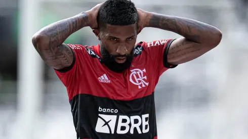 Jorge Rodrigues/AGIF. Rodinei marca gol contra e entrega vitória ao Corinthians