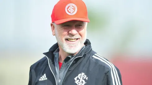 Foto: Ricardo Duarte/Internacional/Divulgação - Mano Menezes: técnico tem reforço, mas jogador deve sair