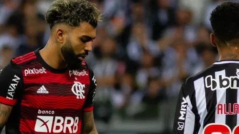 - Gabigol ao lado do Allan