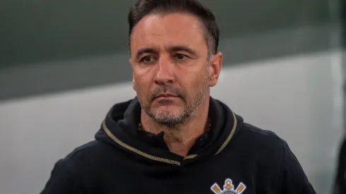 Vitor Pereira, técnico do Corinthians (Foto: Gabriel Machado/AGIF)