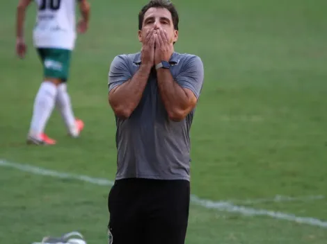 "Assumo todas as palavras aqui..."; Santa Cruz manda embora jogador de Martelotte após duras críticas