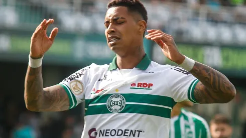 Foto: Gabriel Machado/AGIF - Coxa encaminha chegada de paraguaio para ser substituto de Alef Manga