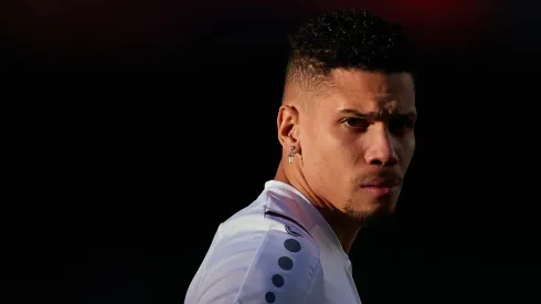Foto: Fran Santiago/Getty Images | Chance de Paulinho jogar em rival do Vasco é exposta