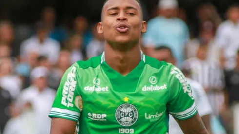 Foto: Fernanda Luz/AGIF - Igor Paixão: jovem do Coritiba está valorizado no mercado