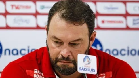 Foto: Rafael Vieira/AGIF/ Após não, diretoria do Náutico não descarta nova investida em treinador para substituir Roberto Fernandes.