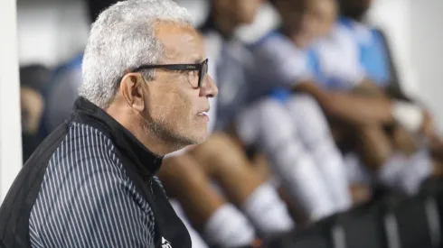 Foto: Rogério Capela/AGIF - Hélio dos Anjos abriu o jogo sobre os novos reforços da Ponte Preta