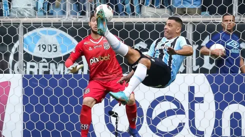 Agif/Pedro H. Tesch – Diego Souza explica golaço pelo Grêmio