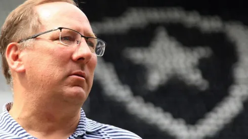 Foto: Vitor Silva/Botafogo/Divulgação - John Textor: investidor quer garantir a permanência de jovem promessa