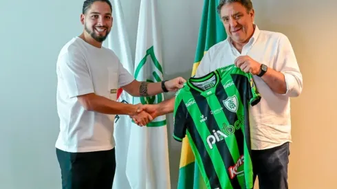 Salum revela por qual motivo o América escolheu por Benítez e o compara: “Tivemos no ano passado...”