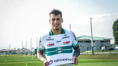 Jesús Trindade chegou ao Coritiba (Foto: Rafael Ianoski/Coritiba)