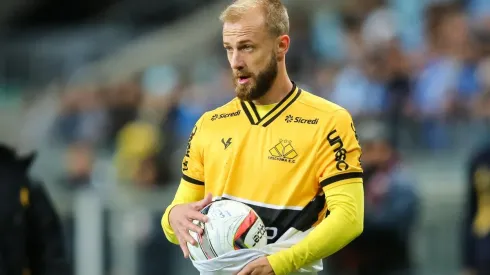 Foto: Pedro H. Tesch/AGIF – Marcelo Hermes é desfalque para a partida diante do Londrina