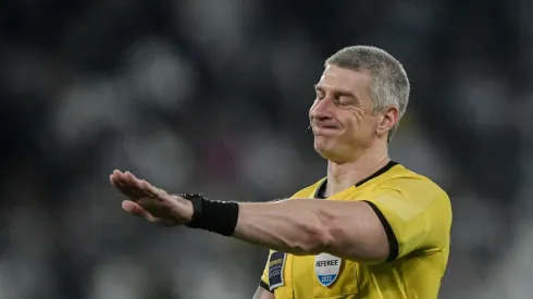 Torcida do Ceará se revoltou com Anderson Daronco por conta de lance polêmico no 1º tempo