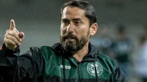 Foto: Robson Mafra/AGIF - Com aval de Morínigo, Coritiba está próximo de zagueiro venezuelano