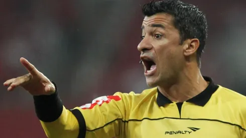 Foto: Gustavo Granata/AGIF | Sandro Meira Ricci 'entrega' o mais prejudicado por erros não corrigidos pelo VAR no 1º turno do Brasileirão