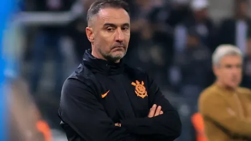 Foto: Marcello Zambrana/AGIF – Vítor Pereira vai mudar Corinthians para tentar surpreender Flamengo