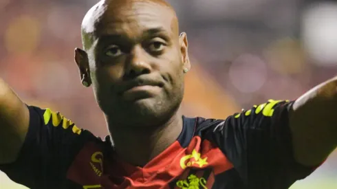 Agif/Rafael Vieira - Claudinei deve escolher entre Love e Kayke