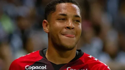 Estudiantes x Athletico-PR; prognósticos do jogo que Vitor Roque pode ser titular (Foto: Fernando Moreno/Agif)