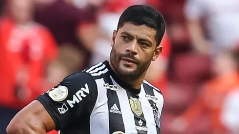 Hulk deixa clubismo de lado e se rende a estrela do Palmeiras