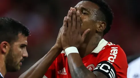 Foto: Pedro H. Tesch/AGIF - Edenilson: camisa 8 foi um dos mais criticados pela torcida do Inter