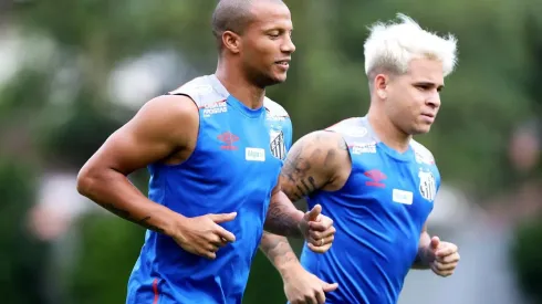 Foto: Pedro Ernesto Guerra Azevedo/Santos FC - Sánchez e Soteldo são dois estrangeiros no elenco do Peixe