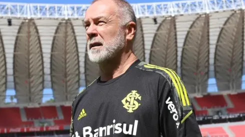 Foto: Internacional/Divulgação - Mano Menezes: contrato com o Colorado vai até o fim do ano