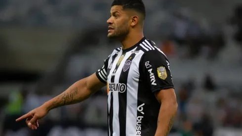 Hulk com a camisa do Atlético-MG (Foto: Fernando Moreno/AGIF)
