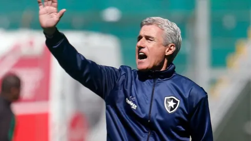Foto: Vitor Silva/Botafogo/Divulgação - Luís Castro: técnico minimizou proximidade da zona de rebaixamento