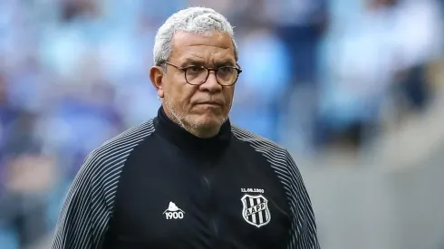 Pedro H. Tesch/AGIF/ Hélio dos Anjos tem dúvidas no meio de campo para duelo contra o Novorizontino.