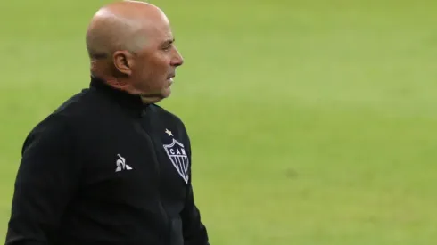 Foto: Fernando Moreno/AGIF | Sampaoli já comandou Atlético-MG e o Santos quando esteve no Brasil