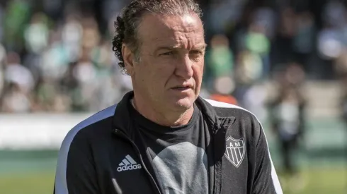 Foto: Robson Mafra/AGIF - Sem chances com Cuca, o defensor deve atuar na Bulgária