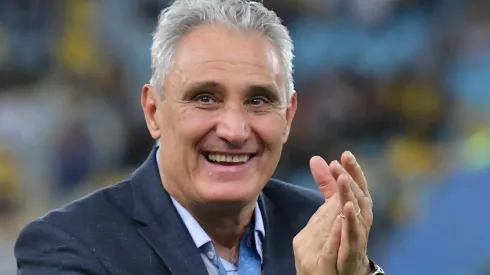 Tite comanda a Seleção Brasileira (Foto: Thiago Ribeiro/AGIF)