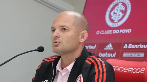 Foto: Ricardo Duarte/Inter/Divulgação - William Thomas: executivo se manifestou sobre as situações do técnico e do volante